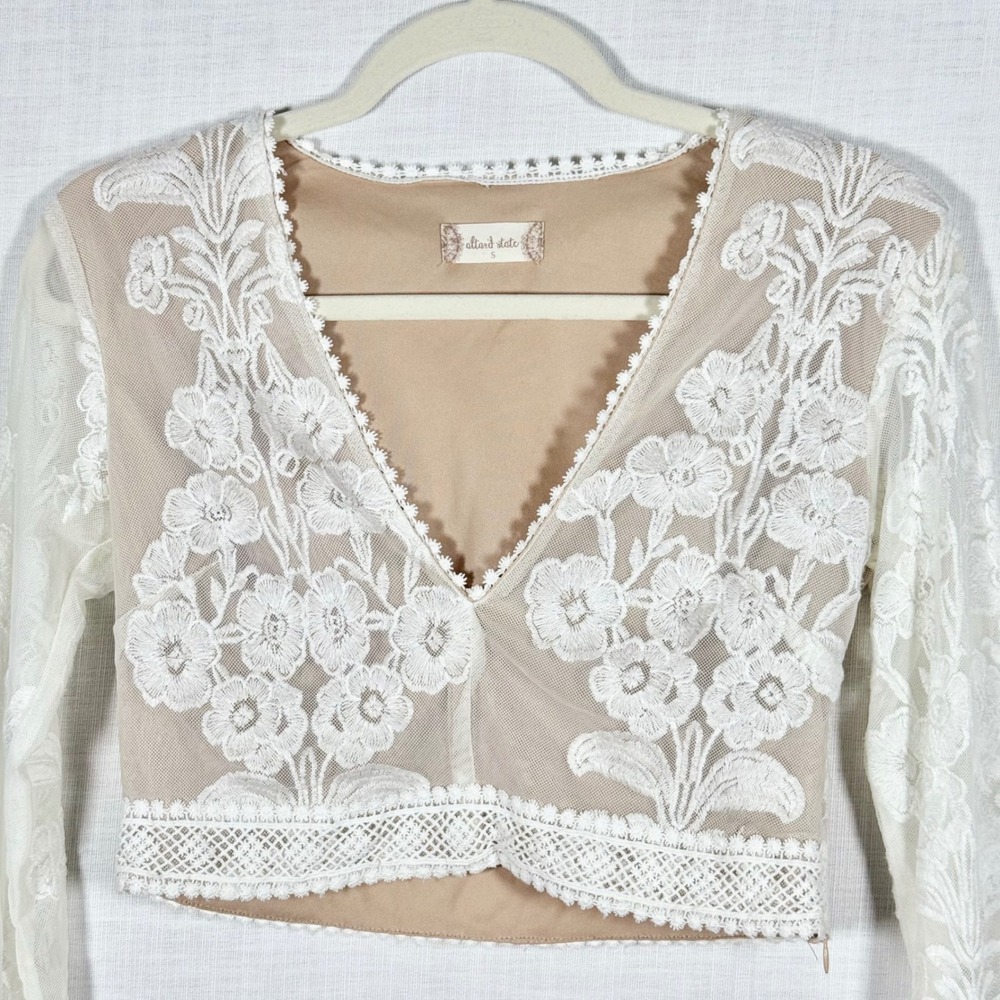 Altard State Arissa Floral Embroidered Top S White Lace Long Sleeve Crop Mesh - Picture 3 of 11
